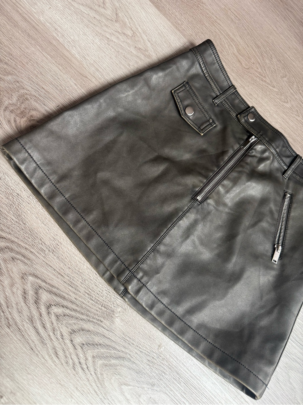 Kendall & Kylie Black Faux Leather Mini Skirt With Zipper Accents Size S — image 4 of 8